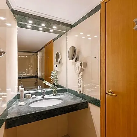 Divani Palace 5*