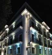 迪瓦尼拉里萨宫殿酒店 5*