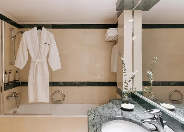 Divani Palace מלון 5*