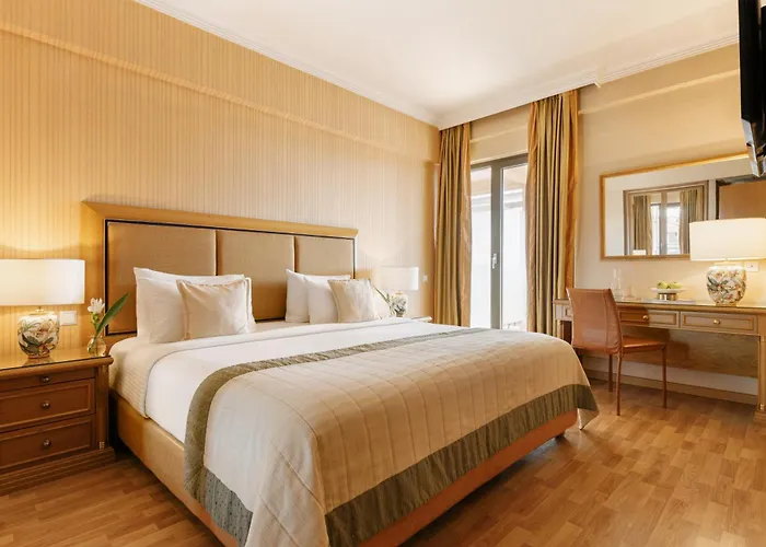 מלון Divani Palace