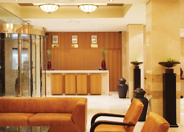 מלון Divani Palace 5*