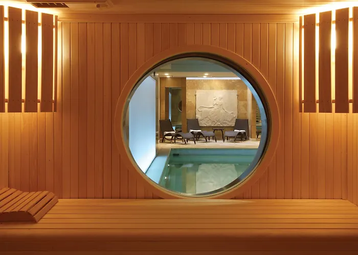 מלון Divani Palace 5*