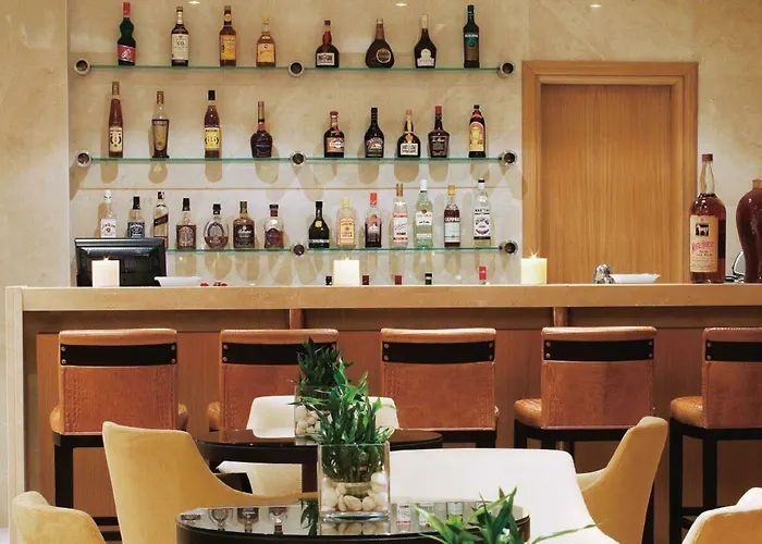 מלון Divani Palace 5*